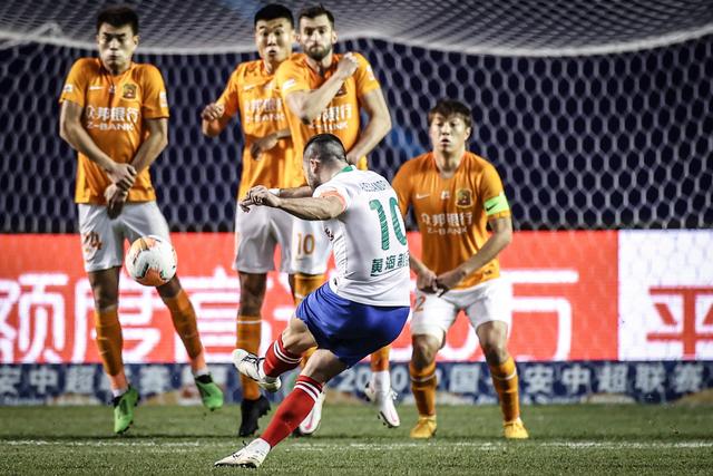 森林狼险胜独行侠升至西部第八 灰熊大胜黄蜂