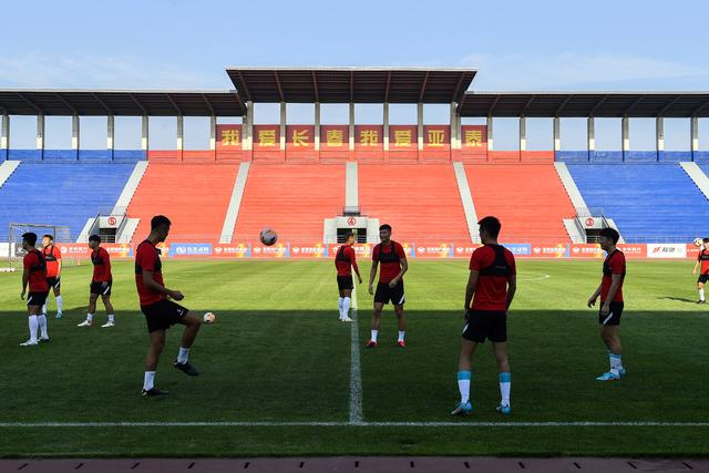 浓眉36+15+8里夫斯26+16 国王遭湖人四杀6连败